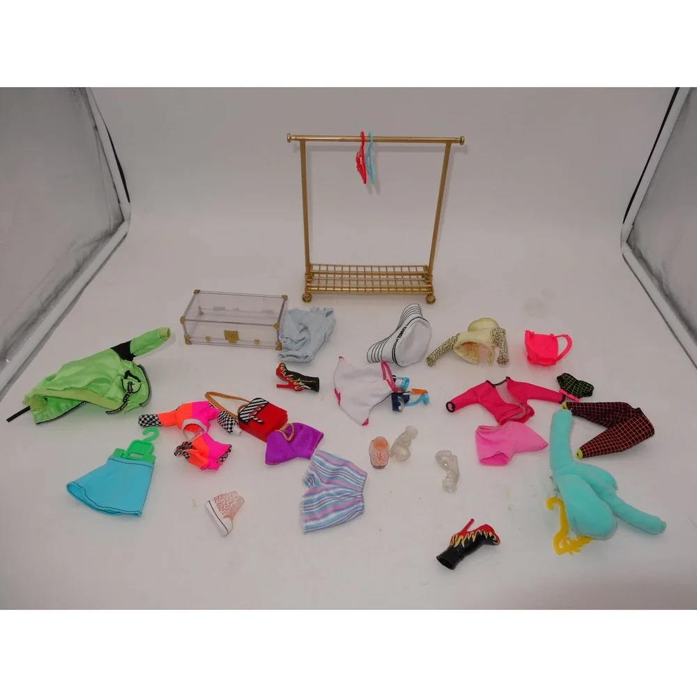 Rainbow High Dolls Violet Willow Jade‎ Closet Hanger Clothes Shoes Accessories